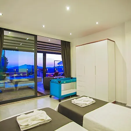 Willa Ada 4 Sleeps Isolated And Heated Pool Kaş